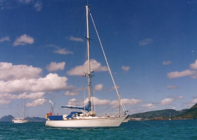 Tere Moana at anchor, Matavai Bay © Vincent Bossley